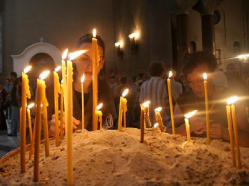 Prislužene svijeće za stradale Srbe
