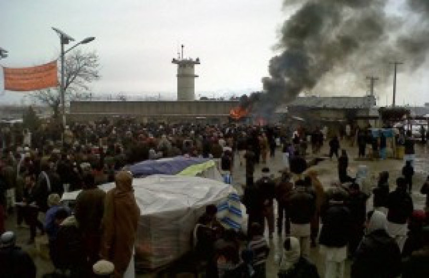 Протести испред базе САД у Авганистану због паљења Курана