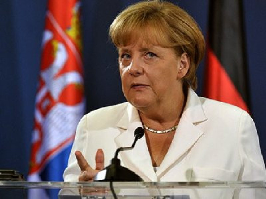 Меркелова се повлачи 2016. године?
