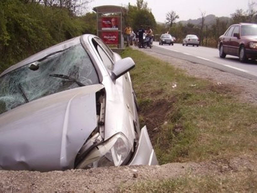  Dvoje poginulih na autoputu kod Popovače