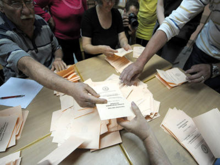 U Briselu skidaju grb Kosova