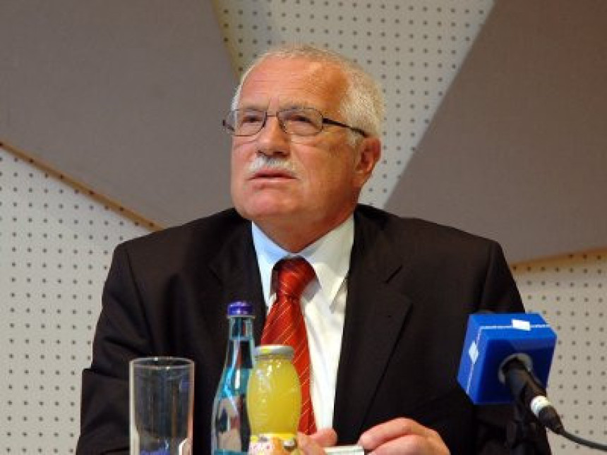 Vaclav Klaus razmatra da se vrati politici