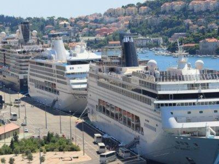 Kotor: Uplovio kruzer sa 2.800 gejeva 