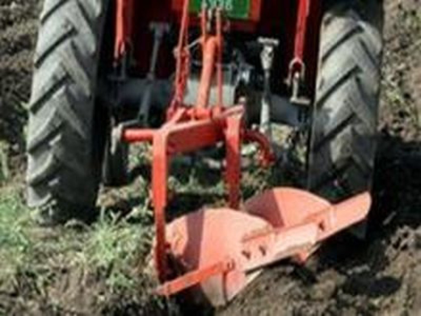 Pao s traktora i poginuo