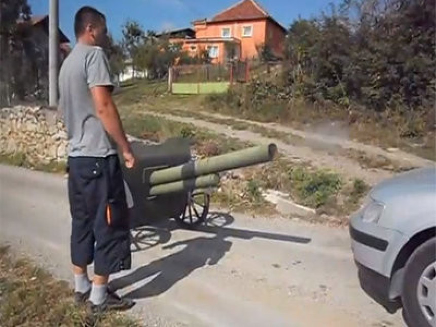 Krajišnici svatove dočekuju – topom!