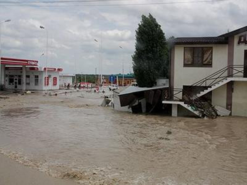 Војска помаже евакуацију становништва