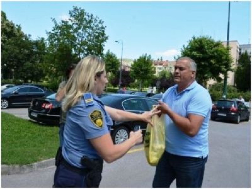 Policija spriječila bacanje jaja na zgradu vlade FBiH