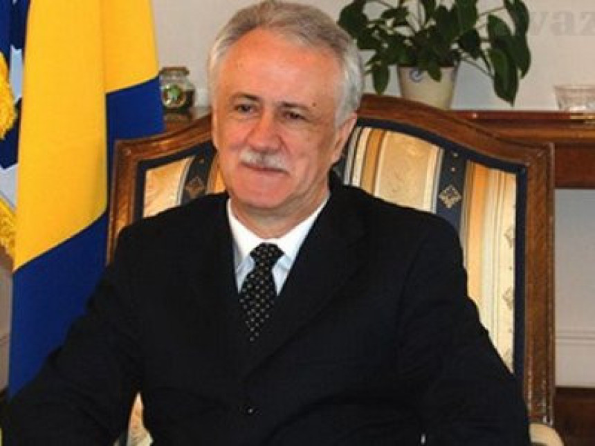 Kebo traži da građani ne idu u “tuđe ratove”