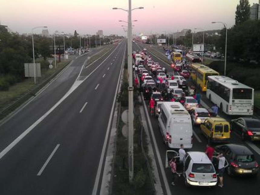 Kolaps na auto-putu kod Sava centra 
