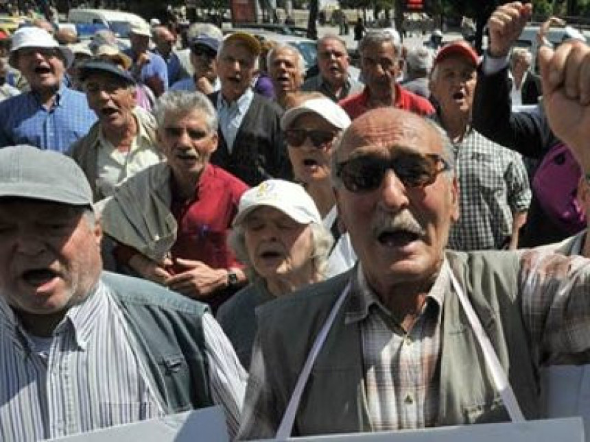 Penzioneri privremeno odgodili proteste