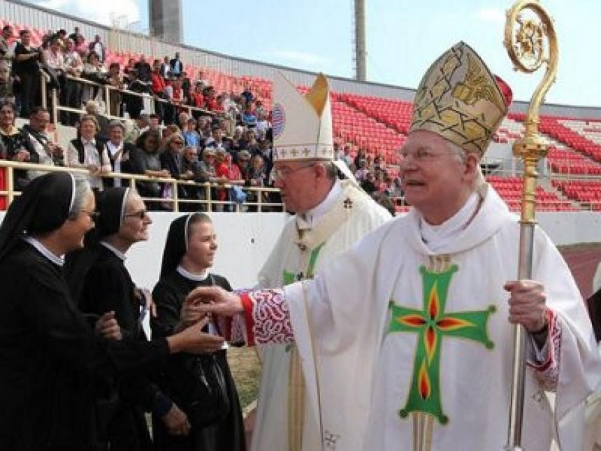 Papin izaslanik služio misu na “Čairu” (VIDEO)