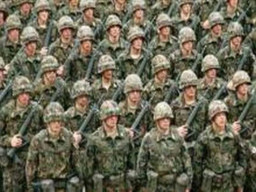  Швајцарци одбацили укидање обавезне војске