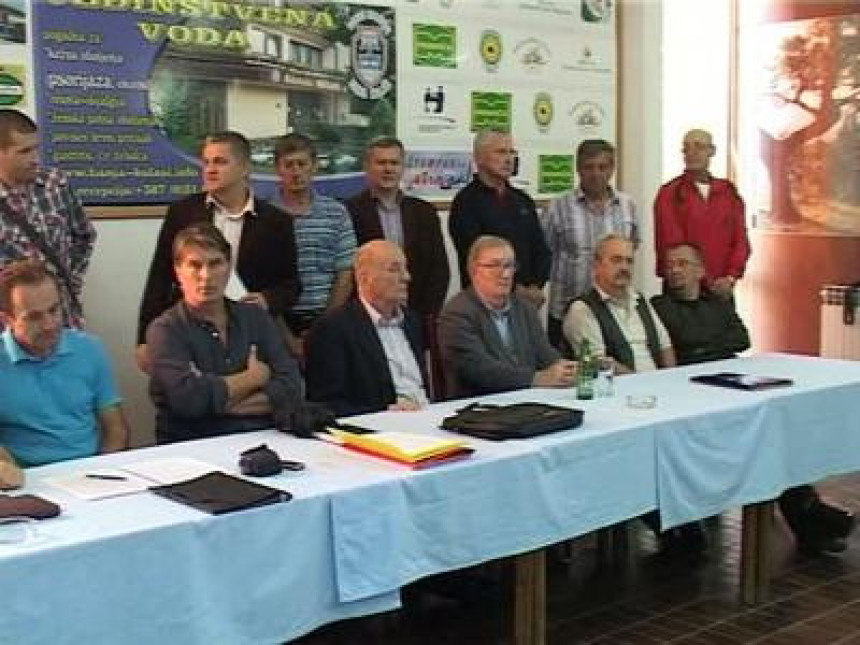 Udružili se akcionari, Dronjak i Vlajki (VIDEO)