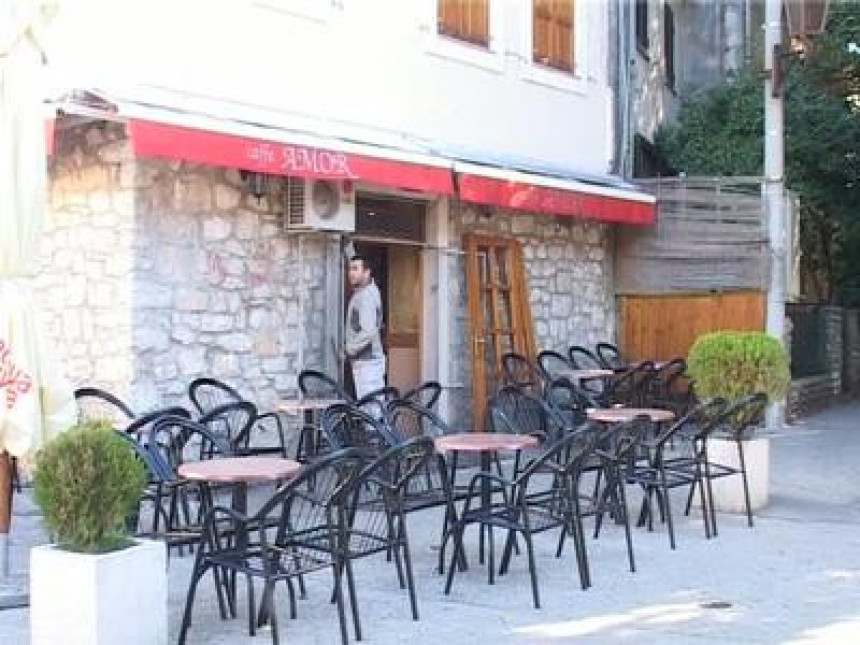 Bačena bomba na kafić "Amor" u Trebinju (VIDEO)