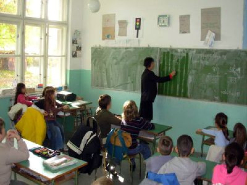 Petini nastavnika umanjena plata