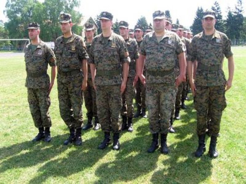 Civili prvi put postaju oficiri
