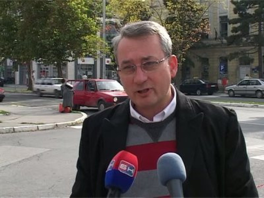 Bosić: Dodik poljubio ruku Lagumdžiji