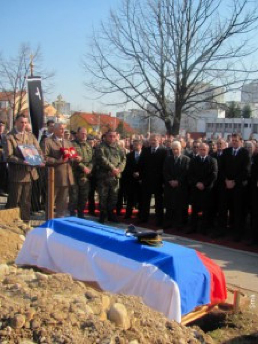 General Simić sahranjen uz najviše vojne počasti