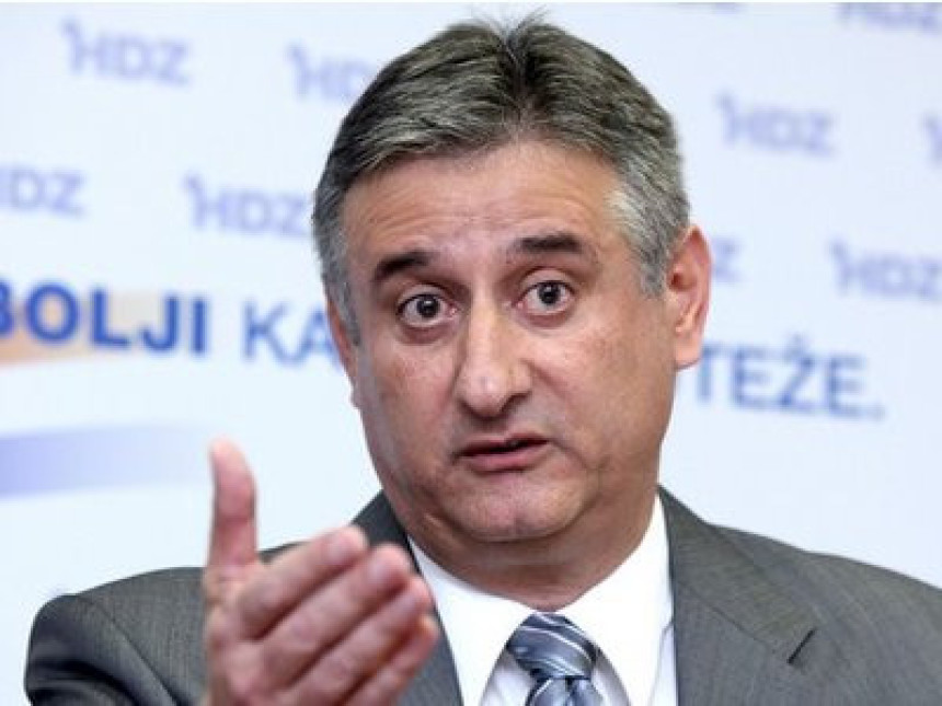 Karamarko: Ćirilične ploče nezakonite