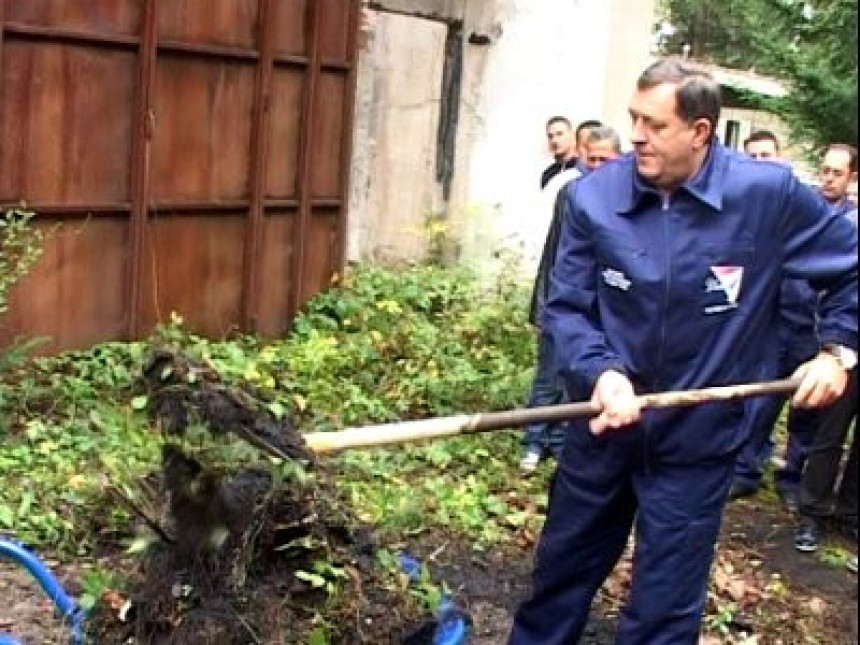 Tjentište: Dodik i studenti na radnoj akciji