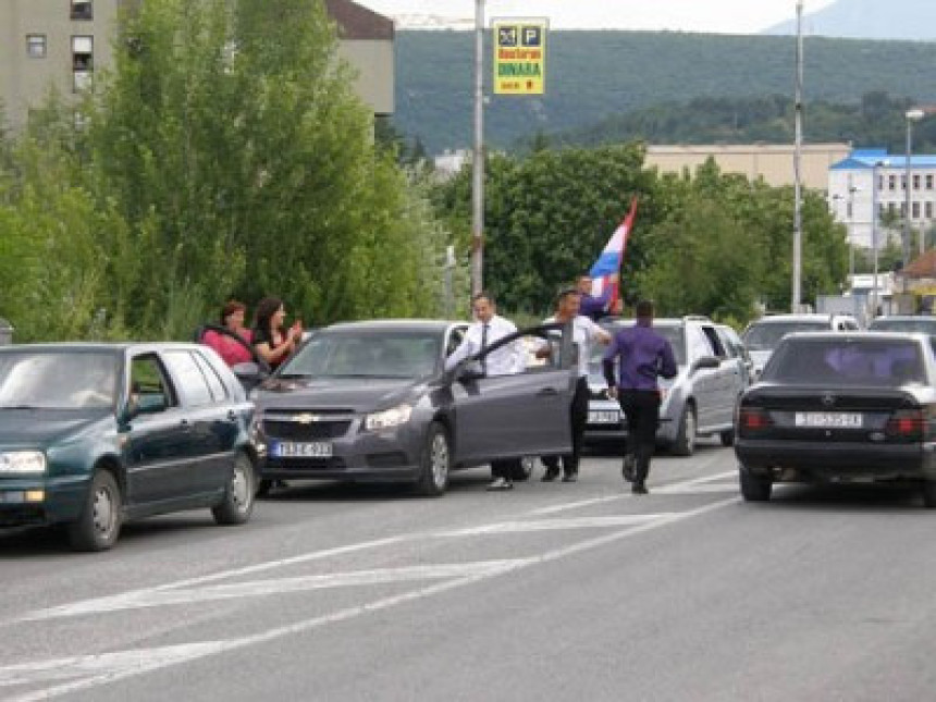 Хрватска: Из топа пуцали на свадбену поворку