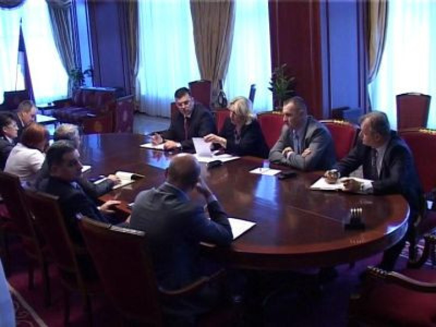 Litvanski mafijaši i domaće poštenjačine (VIDEO)