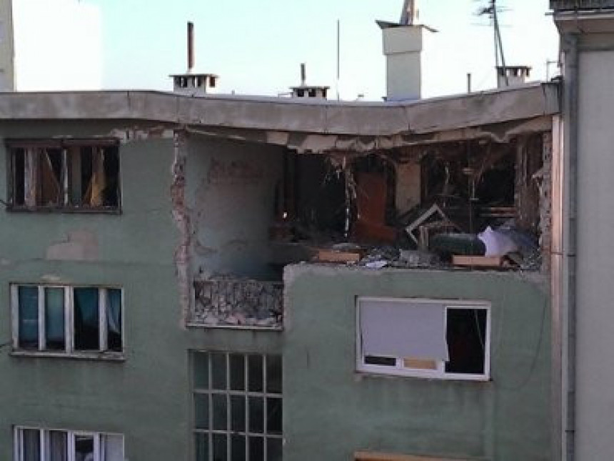 Експлозија разнијела спрат зграде
