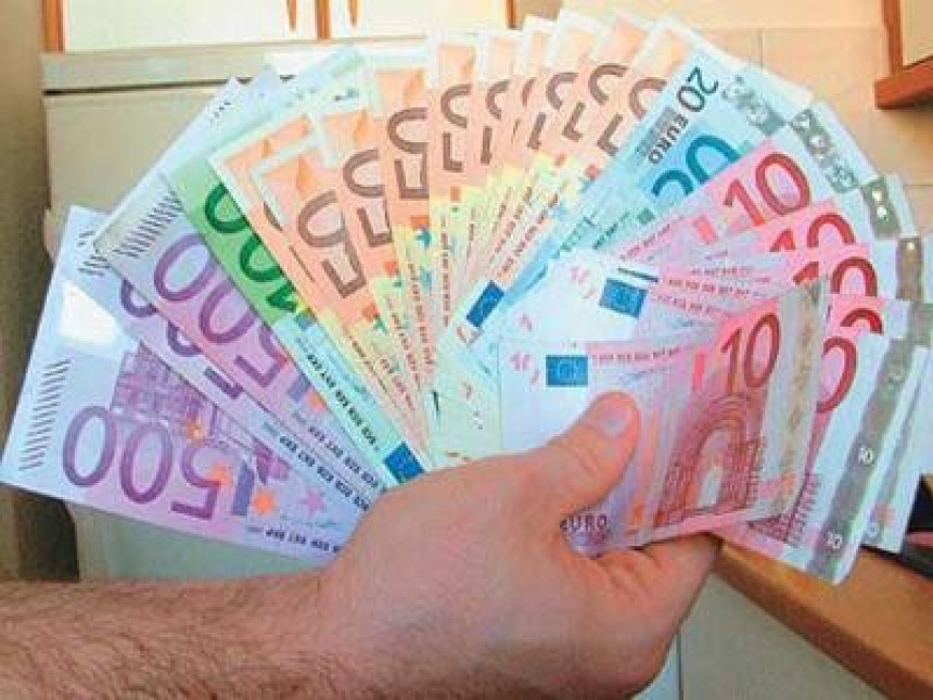 Добојлија нашао и вратио 20.000 евра