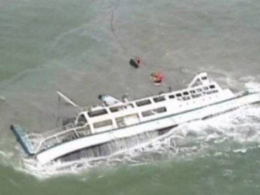 Potonuo brod sa više od 70 osoba