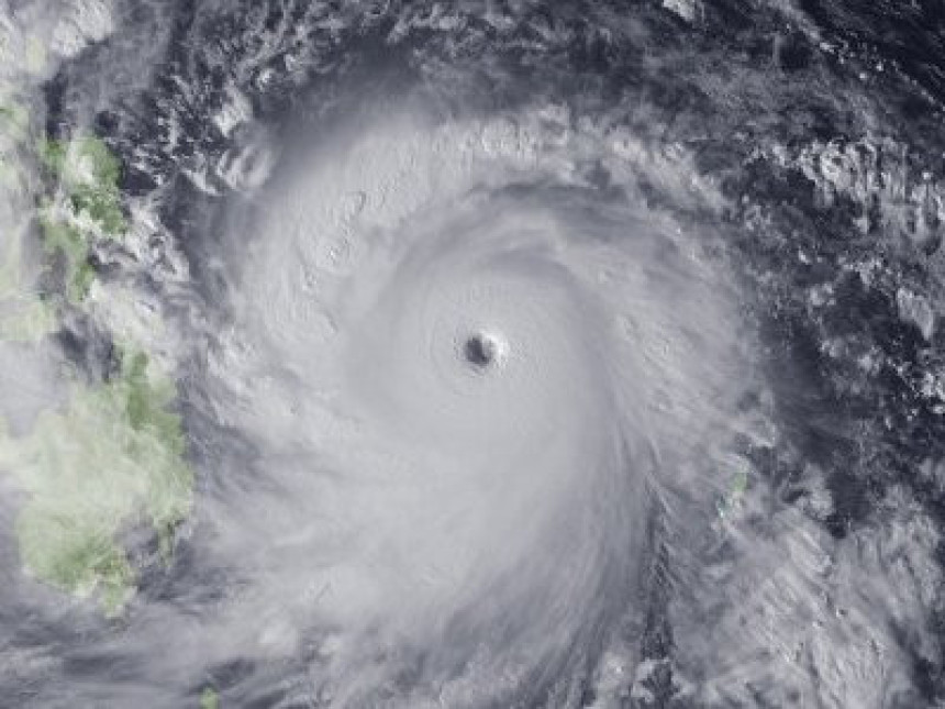 Najjači tajfun ikad razorio Filipine (VIDEO)