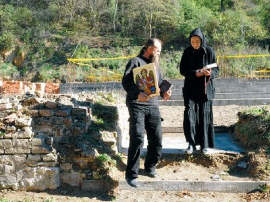 Prodali kuću da podignu manastir