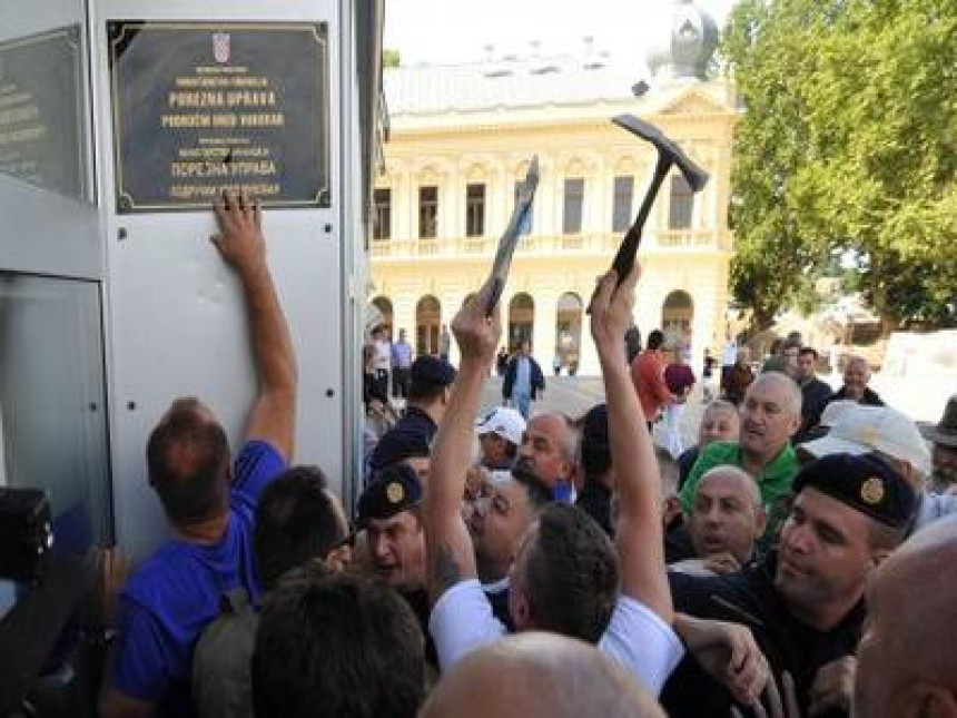 NVO pisale papi zbog ćirilice u Vukovaru