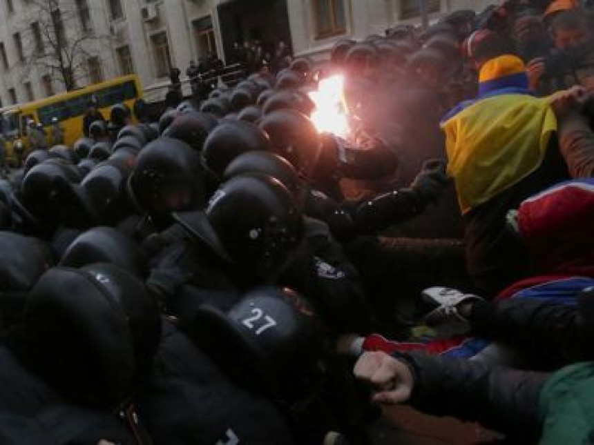 Кијев, блокирана зграда владе