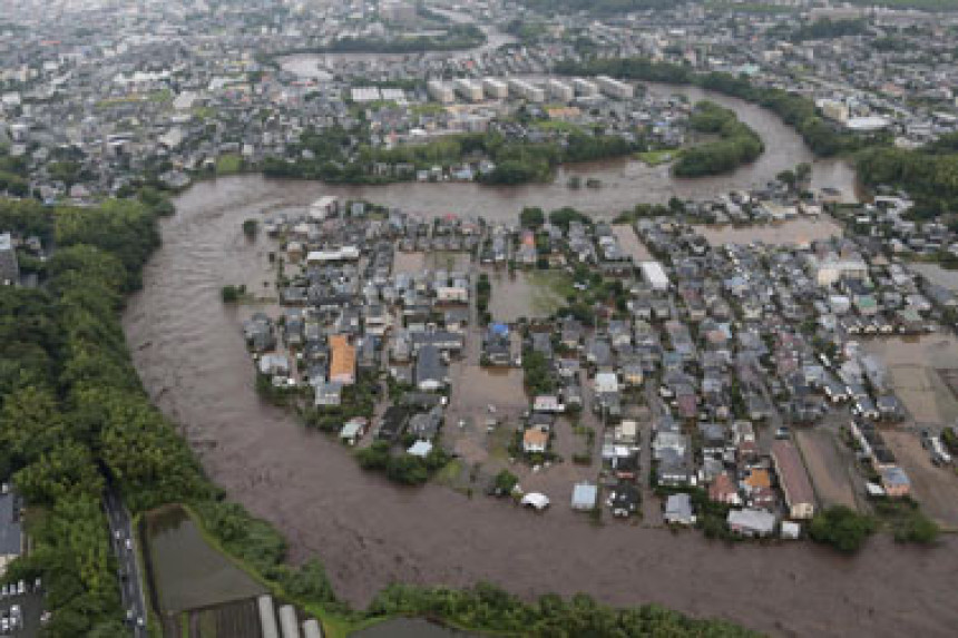 Japan: Naložena evakuacija 240.000 ljudi zbog nevremena