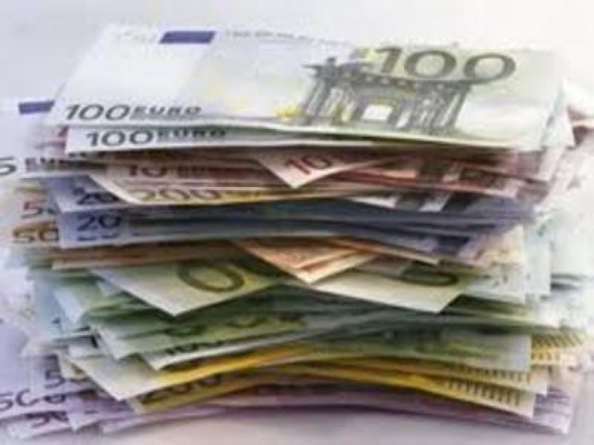 Отпис дугова од 24.000 евра по домаћинству