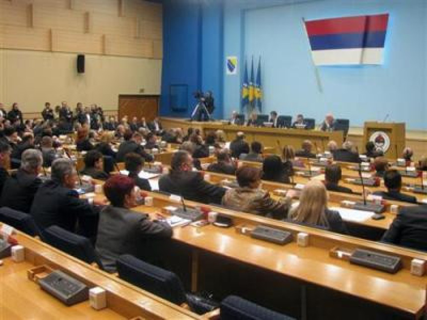 У парламенту и посланици који никада не дискутују