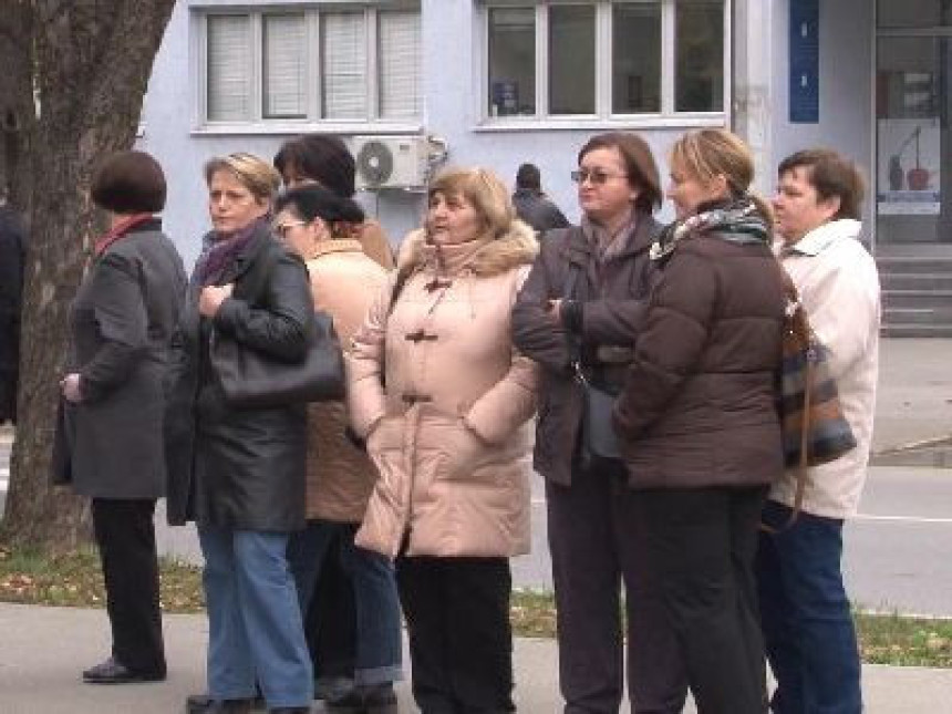 Radnici nisu pušteni u krug fabrike 