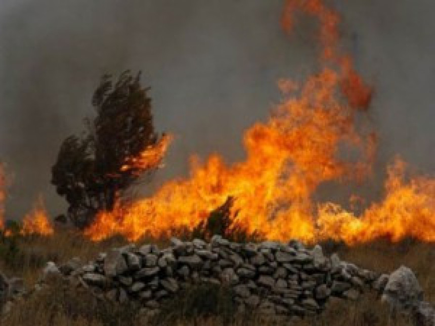 Jak vjetar aktivira ugašene požare