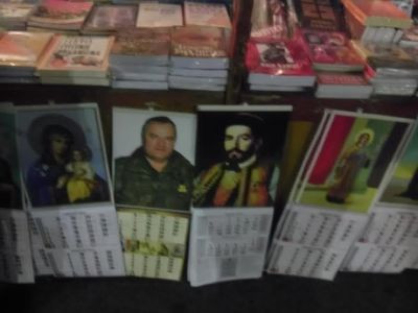 Na istoj tezgi prodaju Mladića, Bogorodicu i Hitlera! 