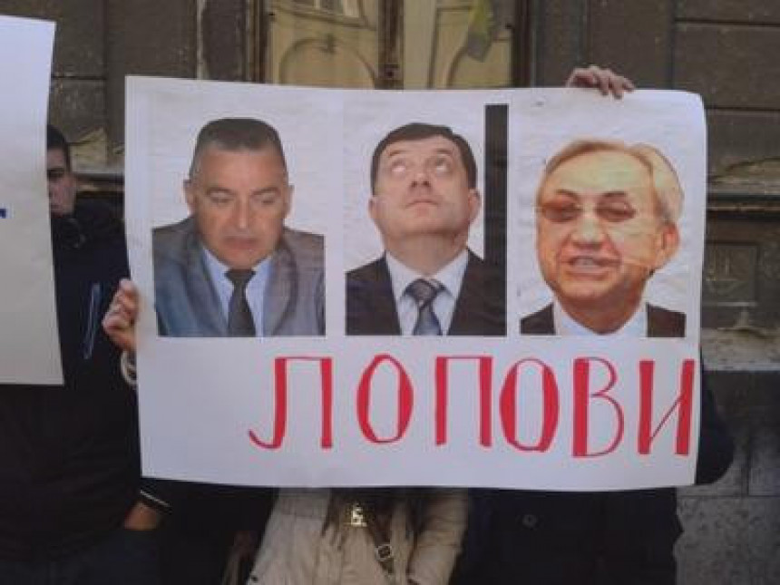 Кумократија уништава Српску