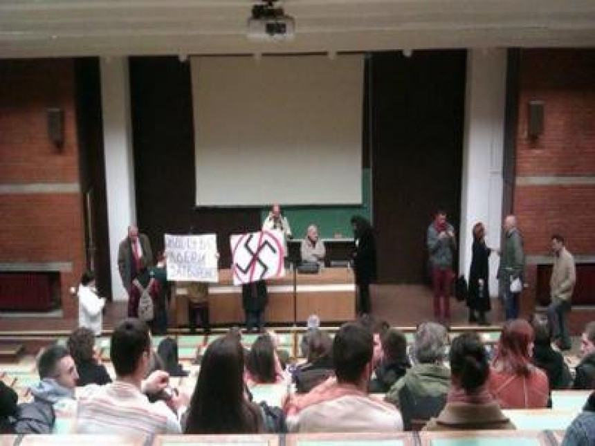 Studenti Filozofskog otjerali govornike  "Dveri" i "Obraza"