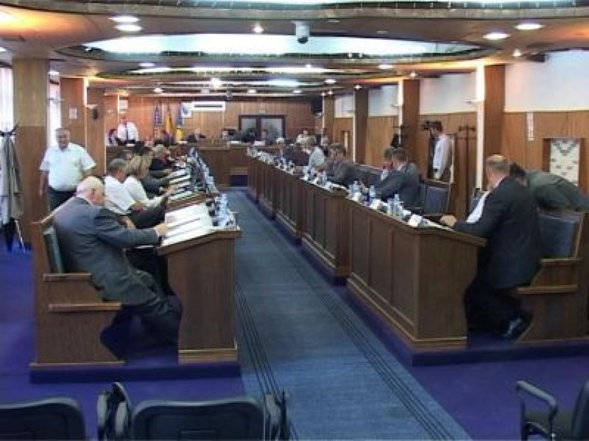 Javna preduzeća su  "crne rupe" distrikta