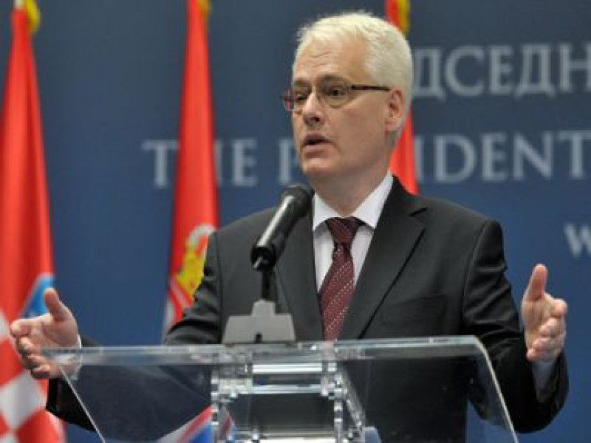 Josipović: Budimo ljudi, a ne vukovi!