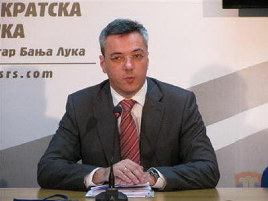 Tadić: SNSD se želi distancirati od Dodika