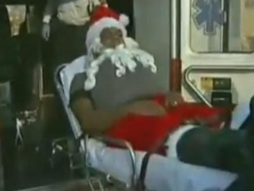 Upucan pomoćnik Deda Mraza (VIDEO)