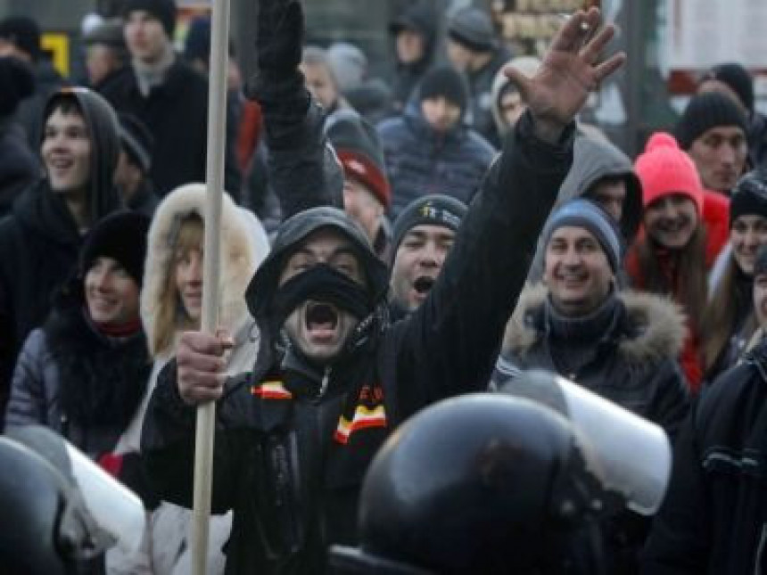 Hiljade ljudi na protestima u Kijevu
