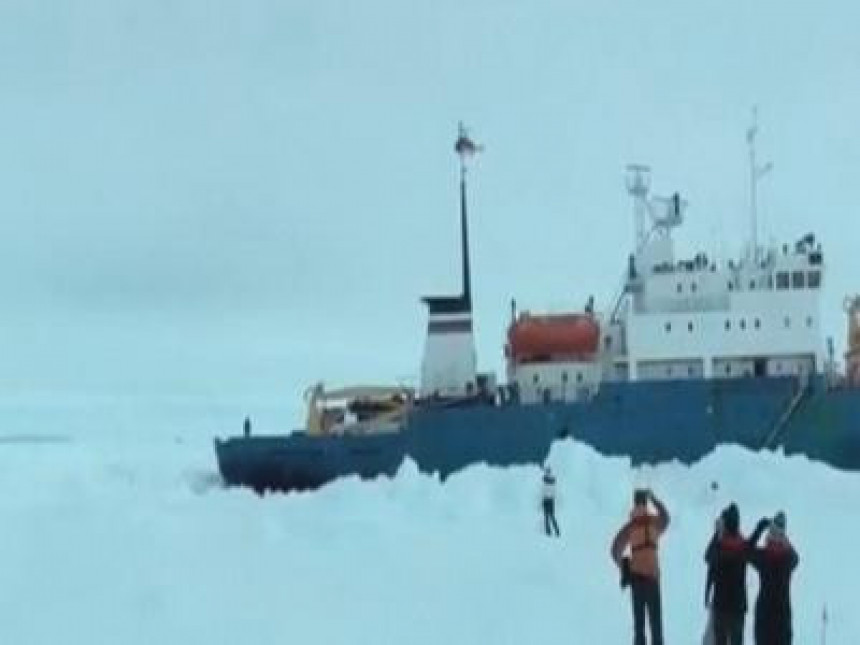 Novu godinu dočekali zaglavljeni na Antarktiku