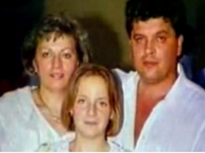 Покрили ми очи да не видим мртвог оца!