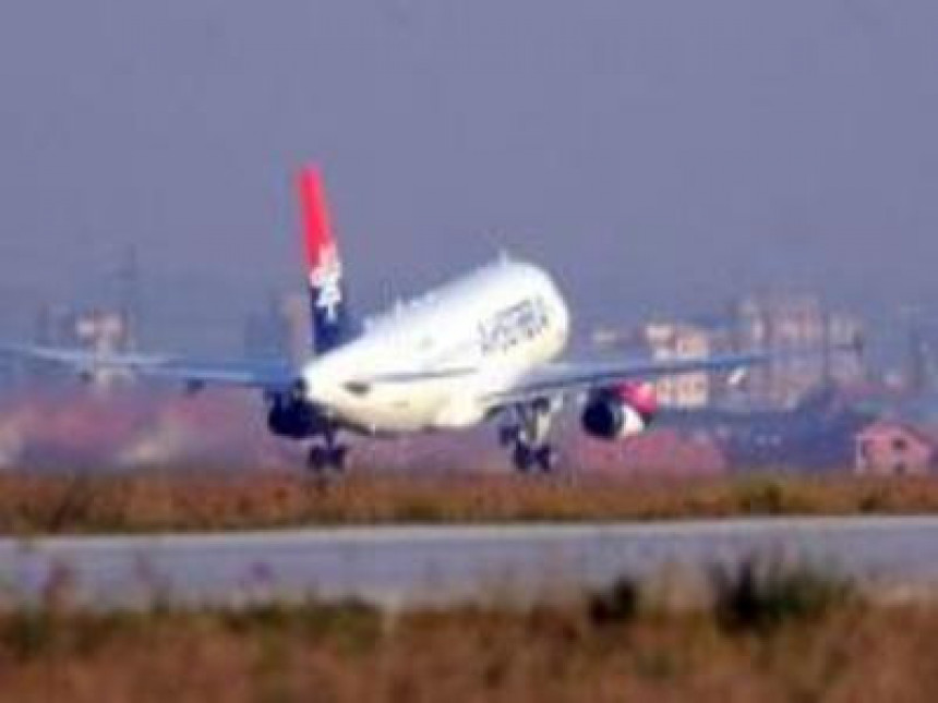 Авион Ер Србија принудно слетио у Абу Даби!