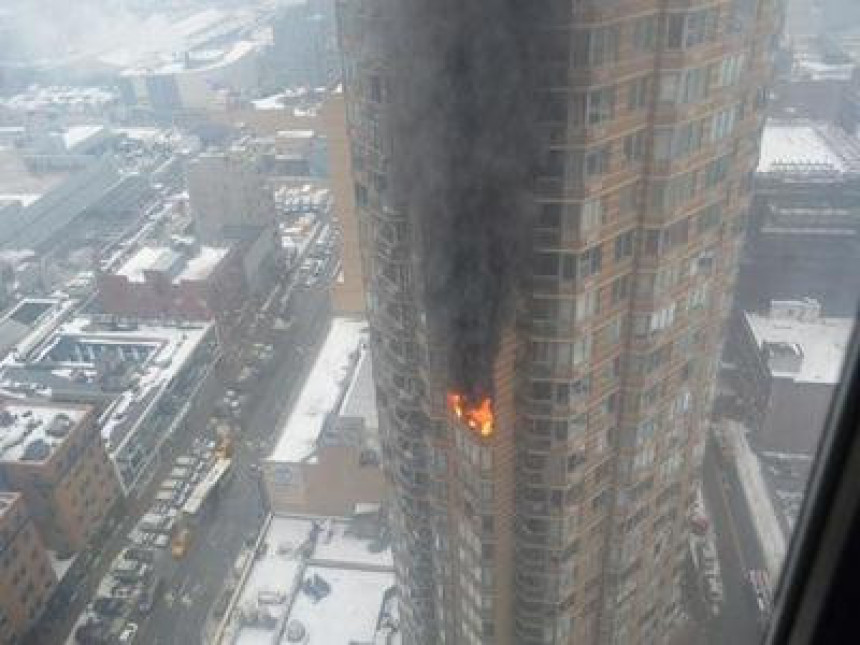 Једна жртва пожара у Менхетну